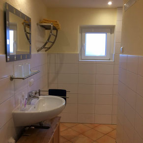 Barrierefreies Bad mit begehbarer Dusche