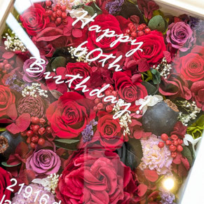 プリザーブドフラワー還暦祝いには赤バラの壁掛けが大人気