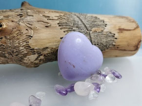 Edelsteine Mischung mit Lavendel-Herzseife