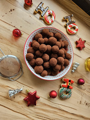 Marzipan-Rumkugeln als Geschenk aus der Küche