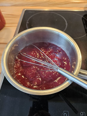 Heiße Kirschsauce für Quark-Kirsch-Auflauf