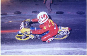 Pascal Fourel sur la CF n°34 pendant la nuit sur une piste peu éclairée.