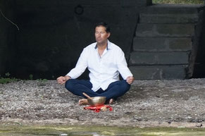 Alain Yves Gozzer führt in die Geheimnisse der Meditation ein.