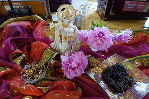 Krishna-Statue beim 1. Satsang im Haus Ananta