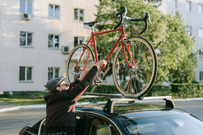 Fourntiure et pose accessoires tels que attelage remorque, porte-vélo,coffre de toit barres de toit à Ingrandes Le Fresne sur Loire près de St Georges et Varades