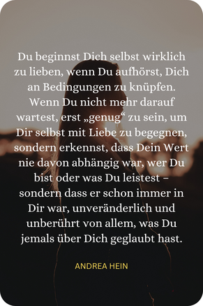 Frau im Abendlicht – Zitat über Selbstwert, Selbstannahme und die Erkenntnis, dass der eigene Wert unabhängig von Leistung ist