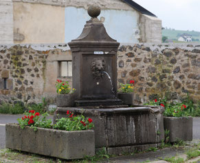Photo décorative fontaine d'eau de source
