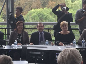 Philippe Bas entouré de ses collègues Catherine Troendle, sénateur du Haut-Rhin et Vivette Lopez, sénateur du Gard