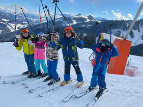 Kinder beim Skifahren mit dem Skiteam Heufeld aus Bruckmühl.
