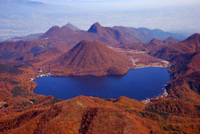 紅葉の榛名湖上空写真