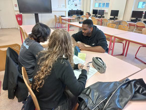 Séance d'entraînement au concours d'éloquence avec le rappeur Mas Kit