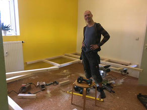 Aufbau des Meditationszentrums Vamos in Leipzig