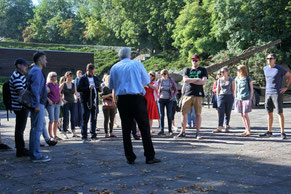 Während der Führung in Seelow (Foto Stiftung Aufarbeitung)