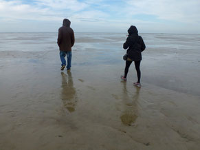 Anu and Lennart walking on the beach