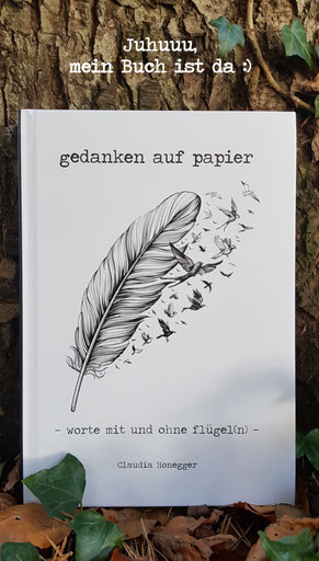 Foto des Buches 'gedanken auf papier - worte mit und ohne flügel(n)' mit 151 Gedichten & Gedanken von Claudia Honegger