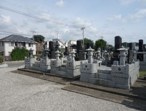    　  長沼・本村の共同墓地 　　　　埋め墓だった。　