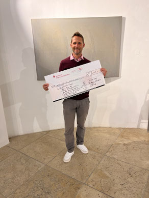 Rektor Holger Laufer erhält großzügige Spende