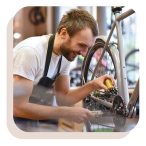 atelier vélonomie en entreprise pour apprendre à entretenir son vélo et encourager la mobilité durable