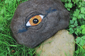 Sans titre, feutre de laine moulé sur un galet, 2025