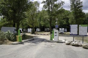 Bild: Wohnmobil-Stellplatz in La Roque-sur-Cèze 