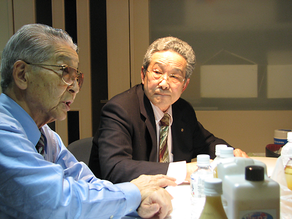 左サイド平井先生と中央は八幡社長