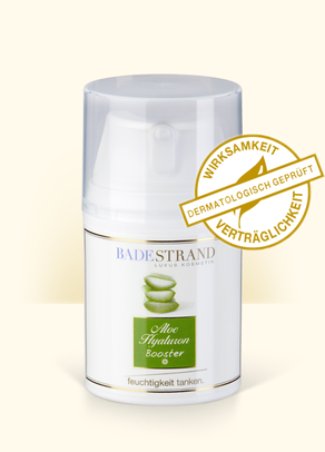 Produktabbildung: „Aloe Hyaluron Booster“, Motiv Aloe PE-Vakuumspender, weiß, mit Abdeckkappe 50 ml. Beschriftung „Feuchtigkeit tanken“. Mit „Siegel – Wirksamkeit und Verträglichkeit dermatologisch geprüft“.