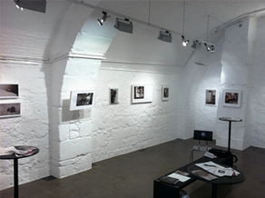 Ausstellung im Gewölbekeller der Kunstreich AG in Bernjpeg Talefoto