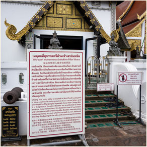 Men only... - Wat Chedi Luang