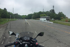 ダウンヒル最初のストレート（給水塔は？）