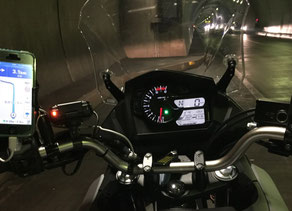 トンネル内で。コックピット回り