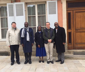 De gauche à droite : P. Jean-Marie Simar, recteur du sanctuaire, Mgr Milandou, archevêque de Brazzaville, Soeur Colette Biayenda, P. Loïc Gicquel des Touches