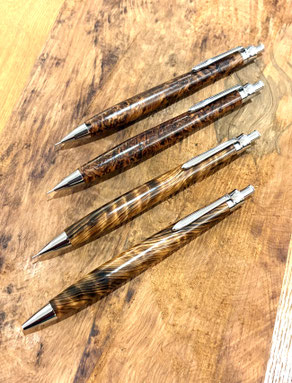 屋久杉木製ボールペン・1本ずつ削り出した逸品 - 木のボールペン販売