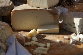 Käseträume auf dem Wochenmarkt / les fromages du marché