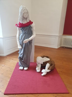 "Stories of pain and hope"   Angelika Wolf, Skulptur, Seide, Batist, Rupfen, Gipsbinden 2026