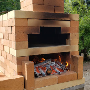 二層式耐火レンガの手づくりピザ窯
