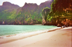 Thailande/ Bangkok/ Phuket /Wat Pho/ Patong/ Coral Island /Raya Island/Chalong/Kata beach/Ko Phi-phi Lee