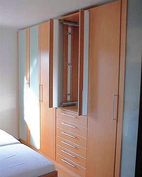 Kleiderschrank mit besonderen Features