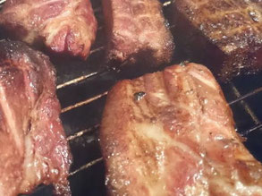 豚のスモーク焼き体験