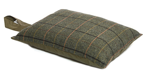 Die schönen Kniekissen von Tweedmill Textiles bei www.the-golden-rabbit.de