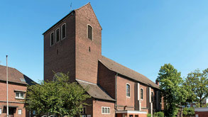 Die katholische Kirche St. Elisabeth in Duisburg-Duissern ist 91 Jahre alt. Wegen sinkender Mitgliederzahlen suchen die Katholiken allerdings einen neuen Besitzer für das Gotteshaus. (Foto: Tanja Pickartz / Funke Foto Services)