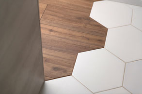 transition-carrelage-hexagonal-et-parquet-incrustation-carrelage-dans-parquet-maison-sud-ouest-lyonnais-architecte-d-interieur-camille-basse