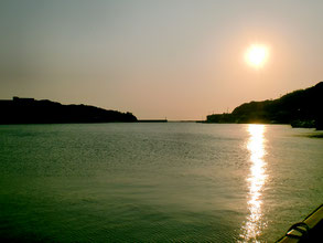 夕方の特牛漁港