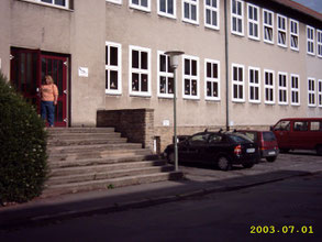 Hier fing Alles an. Eingang zu den Keller-Räumen im Jahr 2003. - Foto: Archiv