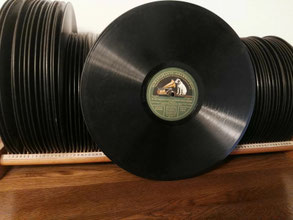 Eine 12"-Grammophon-Platte bzw. Schellack-Schallplatte