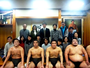受講生・講師・力士の集合写真
