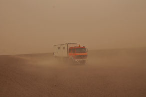 Fahren im Sandsturm