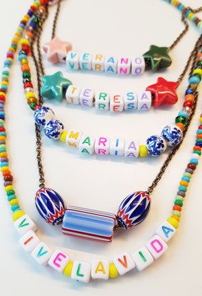 de verano | collares de bolitas de con nombres personalizados | collares de colores de verano - diecisietecosas