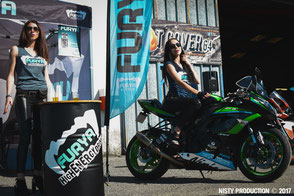deux furya girls, hotesse furya energy avec moto et stand publicitaire lors d'un event