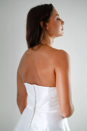 Robe de mariée bustier et boutons