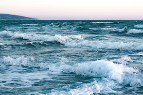 die weite des Strandes zeigt die Freiheit durch Channeling
